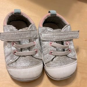 See Kai Run Stevie first walker size 5, silver